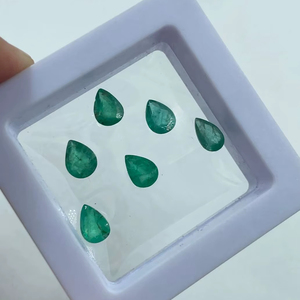 พลอยมรกตธรรมชาติคุณภาพดีที่สุดจากแซมเบีย รูปทรงลูกแพร์ 5.55 กะรัต 6x8 มม. สำหรับทำจี้ ขายส่ง - Product Image 1