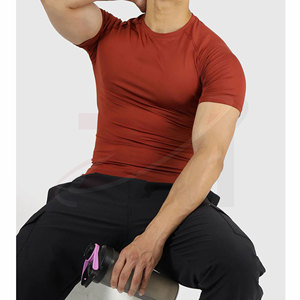Camiseta de compresión para entrenamiento de hombres, ropa deportiva elástica para gimnasio, correr y sesiones de entrenamiento, ropa deportiva activa para hombres, camiseta de compresión. - Product Image 3