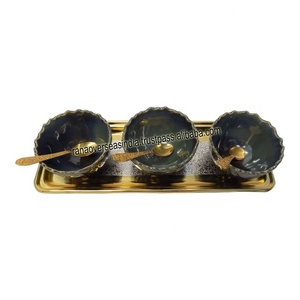 Nouveauté, vente en gros, ensemble de bols à dessert en céramique de forme ronde avec plateau et cuillère en métal plaqué or - Product Image 3