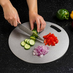 Planche à découper ronde en acier inoxydable pour la préparation des aliments en cuisine, la découpe des légumes et de la viande, usage domestique - Product Image 4