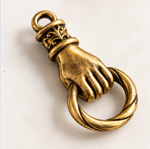 Timbre de puerta antiguo en tono dorado con anillo decorativo, herraje decorativo vintage para puerta de entrada - Product Image 3