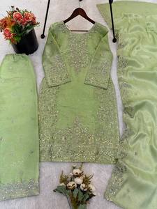 Conjunto de Kurta y Palazzo de Seda de Diseño de Lujo con Bordado Completo en las Mangas - Product Image 4