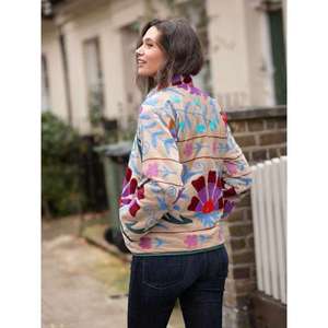 Chaqueta beige bordada Suzani para mujer, abrigo corto acolchado étnico bohemio floral multicolor - Product Image 4