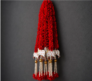 Décoration murale bohème en tissu rouge avec pompons et perles pour salon intérieur - Product Image 2