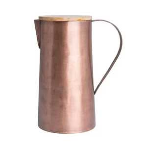 Pichet en cuivre martelé avec bec large, poignée courbée, corps bombé, col étroit, vaisselle rustique artisanale - Product Image 4