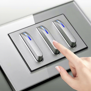 Prise de courant à 2/3 sorties, design touches de piano en plastique, réinitialisation automatique, verrouillage automatique, 13A, angle carré, normes UK & EU - Product Image 1