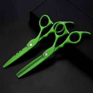 Ciseaux professionnels rouges pour effiler les cheveux, lame en acier inoxydable, manche en acier inoxydable, pour droitiers, usage en salon, manche long - Product Image 5