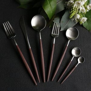 Ensemble de couverts en métal Gourmet Choice avec manche en bois, complément idéal pour une mise en scène de table sophistiquée - Product Image 6