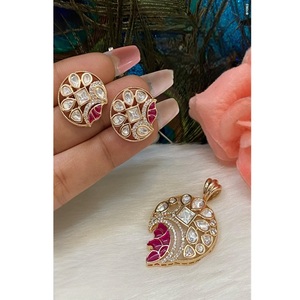 Ensemble collier et boucles d'oreilles en pierres de qualité supérieure, finition or radiant, pour les soirées, collection pour femmes - Product Image 1