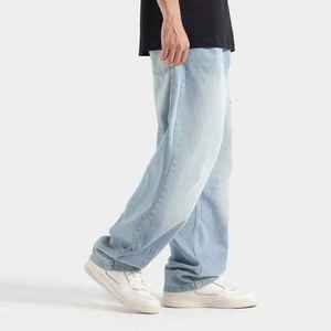 Vaqueros de mezclilla holgados de lavado claro para hombre, de última moda, corte oversize y comodidad relajada, perfectos para streetwear. - Product Image 6