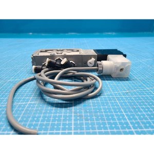Vanne solénoïde Hitachi M-501AW 5 ports, utilisée comme pièce détachée pour équipement semi-conducteur d'époque - Product Image 6