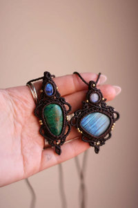 Collier en macramé fait main en labradorite, cordon marron et accents dorés, pendentif bohème de guérison - Product Image 3