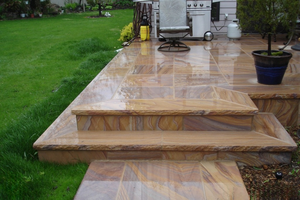 Dalles de pavage en grès arc-en-ciel poli par GROCON – Idéales pour l'aménagement extérieur et les patios - Product Image 3