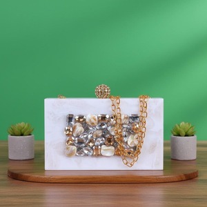 Bolso de resina hecho a mano para mujer, elegante bolso de mano de resina para fiestas, bolso de resina único de la India - Product Image 1