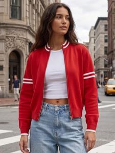 Chaqueta bomber roja de punto para mujer, estilo varsity, con cuello y mangas a rayas, cierre de cremallera, informal, directo de fábrica, fabricante OEM - Product Image 3