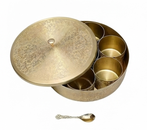 Boîte à masala en métal doré royal de qualité supérieure avec couvercle design, support de rangement rond pour la décoration de la table de cuisine - Product Image 3