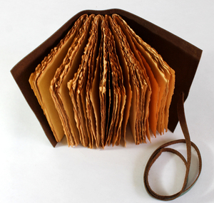 Carnet de notes vierge non ligné en cuir de buffle, avec reliure cousue sur le dos, aspect vintage et bords naturels, pour la vente en gros - Product Image 4