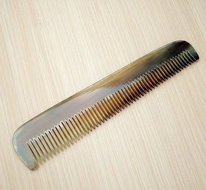 Peignes en corne de buffle naturelle faits à la main – Peignes à dents larges et fines, antistatiques, accessoires de toilettage de luxe écologiques - Product Image 4
