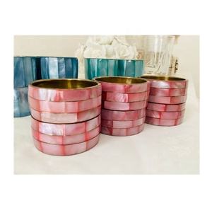 2025 luxueux fabriqués à la main nacre ronds de serviette 4 pièces ensemble couleurs vives élégant salle à manger mariages hôtel Table décor - Product Image 1