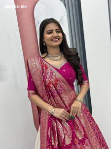 Magnifique Saree en Soie Jacquard Douce avec Motif Géométrique Tissé, Ensemble 3 Pièces avec Blouse et Lehenga - Saree Love - Product Image 2