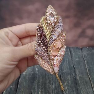MD HANDICRAFTS MD-9530 Broche Elegante con Cuentas Bordadas Personalizable para Bodas, Fiestas y Uso Casual - Product Image 6