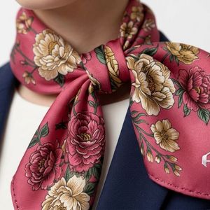 Nouveaux foulards carrés pour femmes de haute qualité en gros, 100 % soie, matériau premium, couleur unie, pour usage extérieur, logo personnalisé - Product Image 4