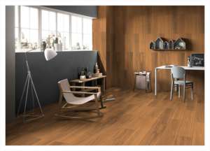 Baldosa de porcelana mate de formato extendido de 20x120 cm diseñada para realzar la proporción de los paneles y la continuidad de la superficie interior. - Product Image 4