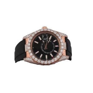 Reloj de pulsera de lujo en oro rosa con diamantes, esfera negra, marcadores plateados, ventana de fecha, bisel con gemas, correa negra elegante, diseño premium - Product Image 1