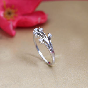 Anillo de Plata de Ley 925 con Diamantes y Flores Hecho a Mano - Joyería Elegante para Uso Diario para Mujeres y Niñas, Ideal para Bodas y Fiestas - Product Image 4