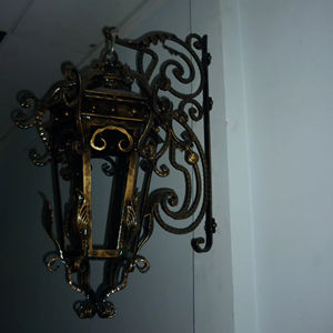 Lámpara de Pared LED Decorativa Cuadrada de Hierro Forjado, Difusor de Policarbonato Impermeable para Exteriores, Iluminación para Entrada de Jardín, Puerta de Villa - Product Image 1