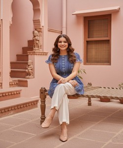 สินค้ามาใหม่ เสื้อคุर्ติผ้าคอตตอนพิมพ์ลายจอร์เจตต์ งานทอสำหรับใส่ทุกวัน ราคาขายส่ง สำหรับผู้หญิง สีฟ้า - Product Image 3