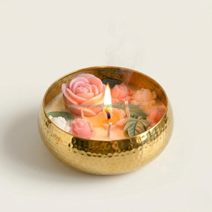 Portavelas Decorativo de Metal Dorado con Volantes – Centro de Mesa Metálico Esculpido Artesanal - Product Image 2