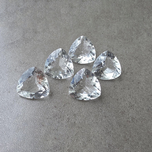 คริสตัลควอตซ์ธรรมชาติทรงสามเหลี่ยมเจียระไนแบบเหลี่ยมเพชรพลอย  ขายส่งทุกขนาด - Product Image 5