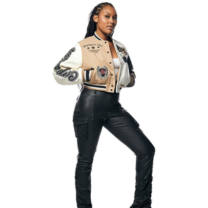 Blouson Bomber Court Personnalisé pour Femme, Style Universitaire, avec Broderie de Patchs, en Tissu Tricoté en Laine, Motif Imprimé - Tan Blanc Streetwear OEM - Product Image 6