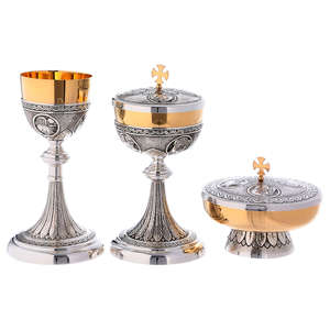 Ensemble de ciboire et de calice tendance, design doré et argenté, calice simple, fabriqué à la main en laiton de haute qualité, pour usage liturgique. - Product Image 1