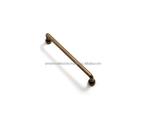 Poignée de tirage en métal de qualité supérieure Designer Touch, conçue pour les meubles exclusifs tels que les armoires et tiroirs. - Product Image 1