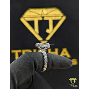 Anillo de compromiso solitario de plata de ley 925 con diamante moissanita de corte radiante premium para mujer de Trisha Jewels - Product Image 5
