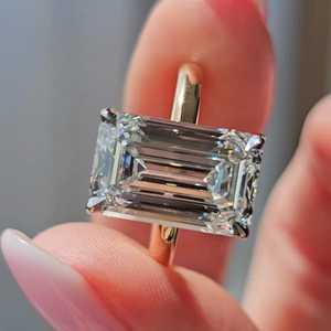 Anillo de Compromiso con Diamante Cultivado en Laboratorio, Corte Esmeralda de 5 Quilates, Certificado IGI, Anillo de Novia Solitario en Oro de Dos Tonos - Product Image 2