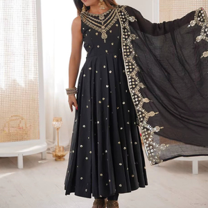 Kurta con paneles bordados con motivos étnicos para mujer, con palazzos y dupatta. - Product Image 1