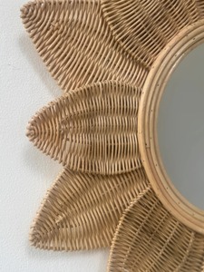Espejo de ratán con forma de flor de primera calidad, espejo artesanal perfecto para la entrada, ideal para un rápido vistazo antes de salir de casa, procedente de la India. - Product Image 4