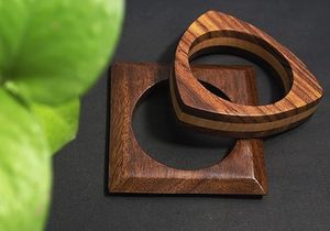 Conjunto de Pulseras de Madera Hechas a Mano con Diseño Inspirado en la Sangría, Brazaletes Gruesos Tallados a Mano, Exportaciones Premium del Craft Emporium - Product Image 5