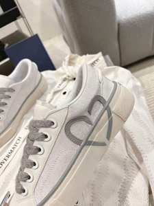 2026 Hot Selling Designer Inspired Heart <b>Sneakers</b> Platform Canvas Shoes Fashion Casual Low Top <b>Sneakers</b> for Women Wholesale - Product Image 2