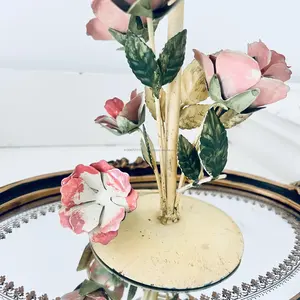 Bougeoir en métal de qualité supérieure Design durable et élégant pour la décoration intérieure des salons Noël Prix de gros disponibles - Product Image 1