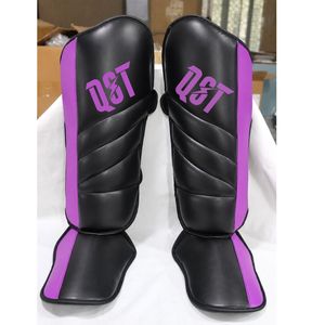 Protections de tibias de boxe violet-noir en cuir PU rembourré pour l'entraînement de Muay Thai, MMA et arts martiaux - Product Image 1