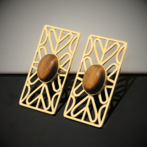 Boucles d'oreilles clous plaquées or 18 carats faites à la main avec pierre précieuse naturelle Œil de tigre |   Bijoux de luxe pour femmes - Cadeau pour elle - Product Image 2