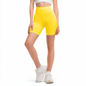 Shorts de sport pour femmes avec logo personnalisé, shorts de yoga à taille haute avec poches, shorts de course et de gym en spandex compressif - Product Image 4