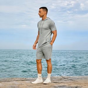 Conjunto Deportivo Informal de 2 Piezas para Hombre, Camiseta Deportiva de Manga Corta con Capucha y Pantalones Cortos Deportivos de Verano - Product Image 3