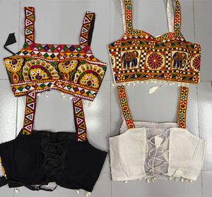 เสื้อปักลายกระจกแบบสปาเก็ตตี้สำหรับงานนวรมตรี  แบบไม่มีแขน เปิดหลัง  ตกแต่งด้วยงานปักกระจกแท้  เหมาะสำหรับงานปาร์ตี้สไตล์ชาติพันธุ์ - Product Image 6