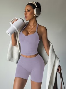 Ensemble de yoga deux pièces sans couture pour femme : haut de sport dos nu froncé et short cycliste taille haute croisé pour la gym et l'entraînement - Product Image 1