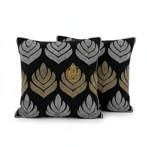 Funda de Almohada de Terciopelo Cuadrada Moderna Personalizada con Hojas Doradas y Plateadas Bordadas, Estampado a Rayas, Hecha a Mano con Cuentas, para Hogar, Hotel, Sofá - Product Image 1